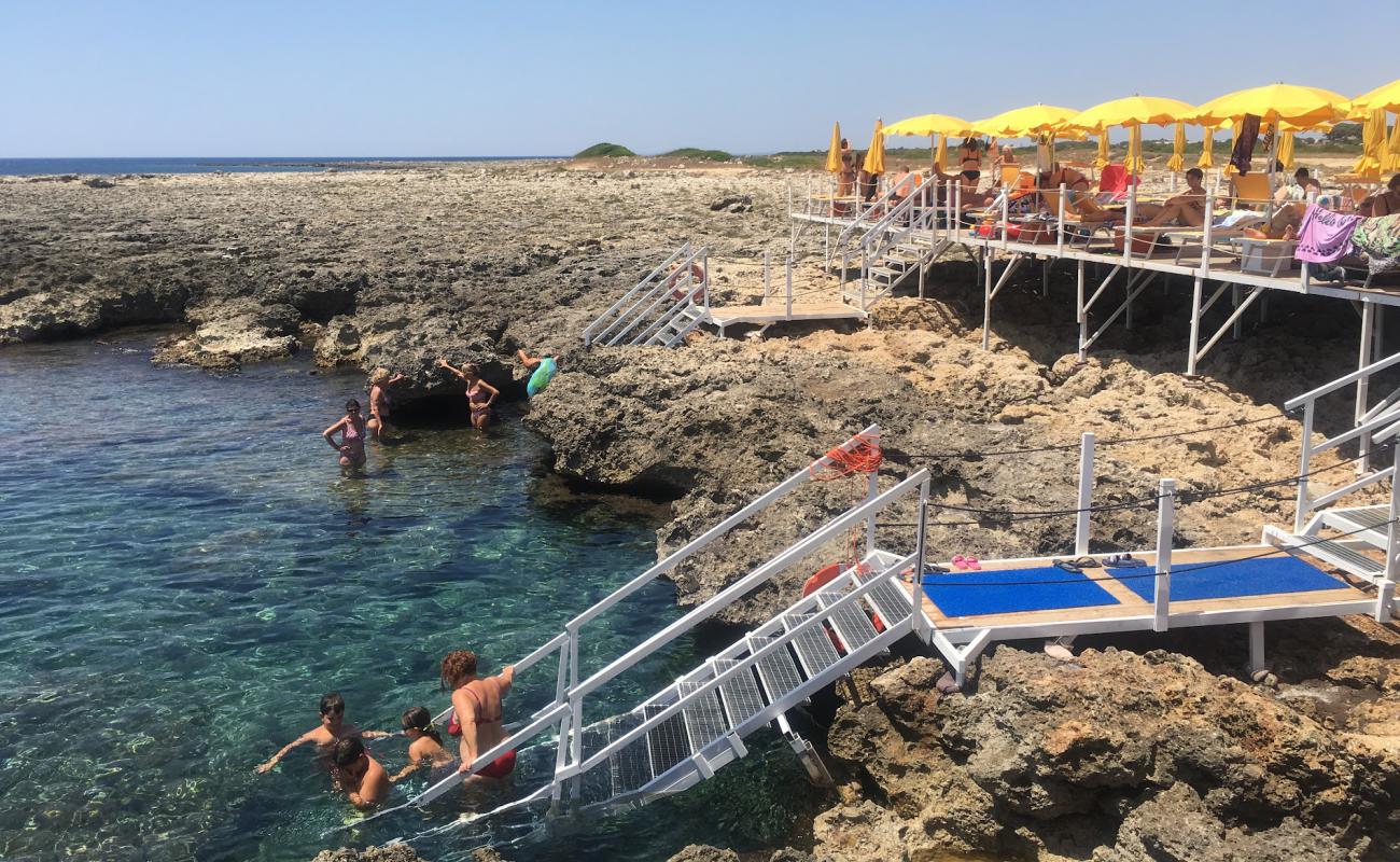 Foto de Spiaggia di Serra Cicora II con hormigón superficie