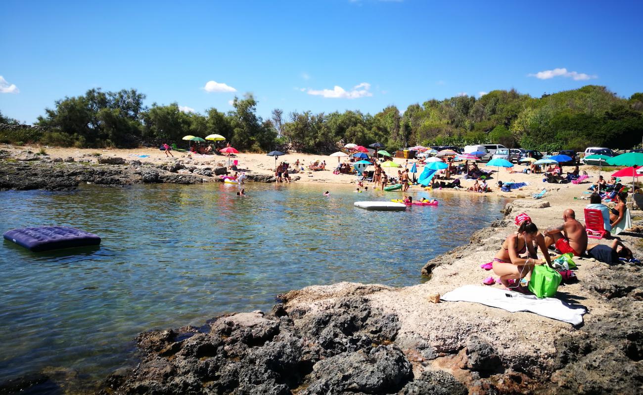 Foto de Spiaggia di Serra Cicora con arena brillante superficie