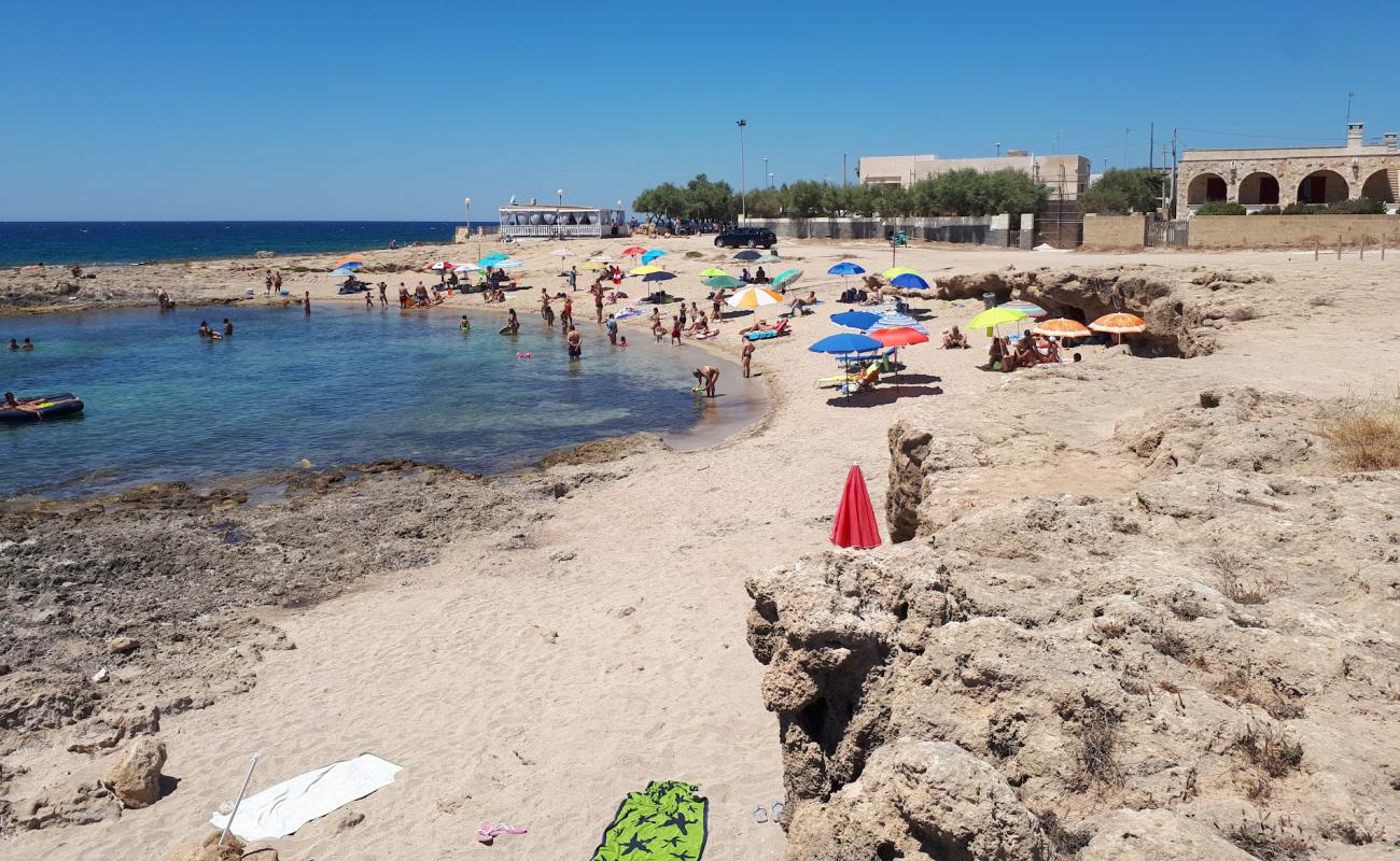 Foto de Spiaggia del Mare dei Cavalli con arena brillante superficie