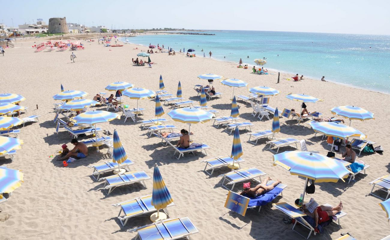 Foto de Spiaggia di Torre Mozza con brillante arena fina superficie