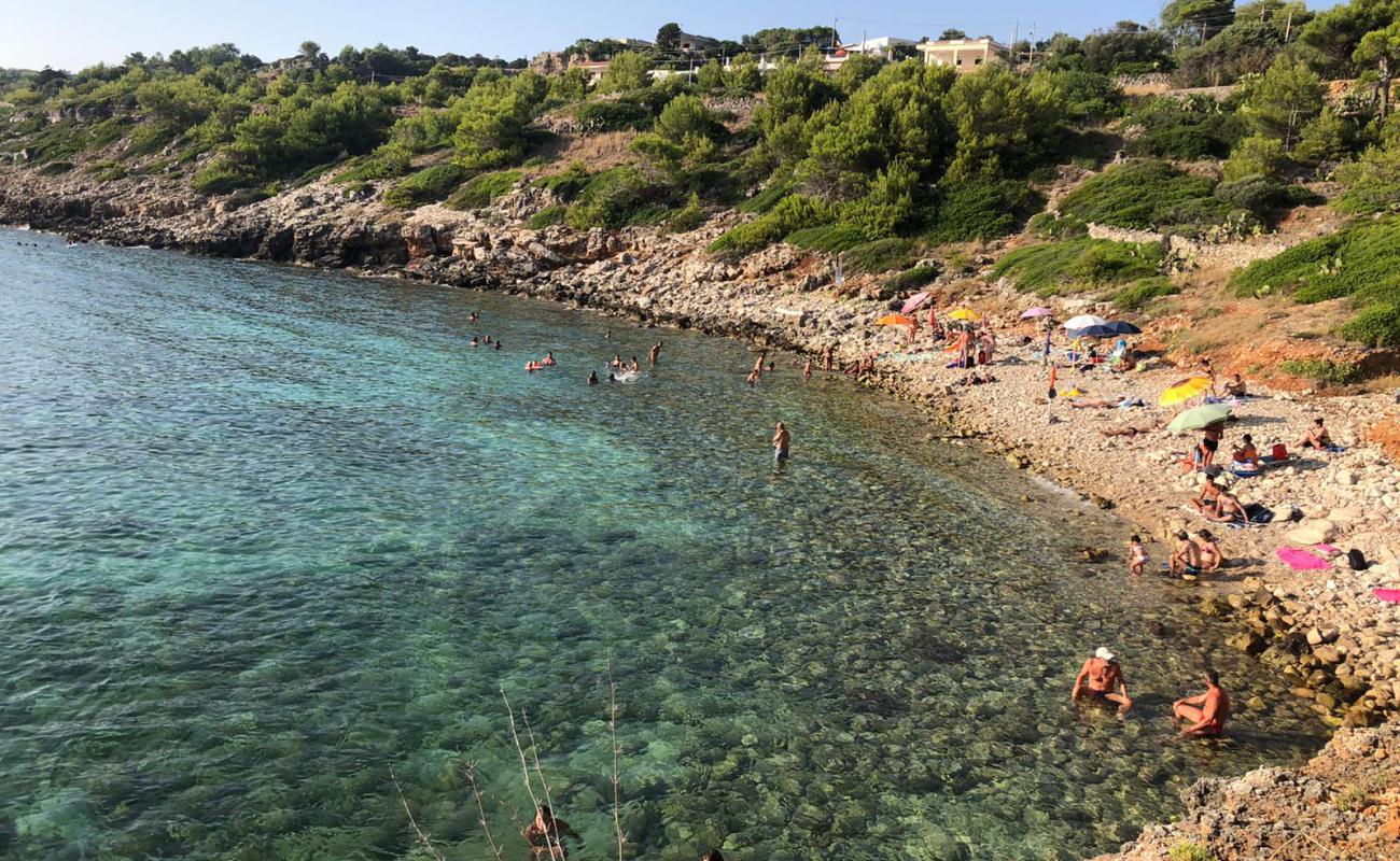 Foto de Spiaggia di Marina di San Gregorio con piedra superficie