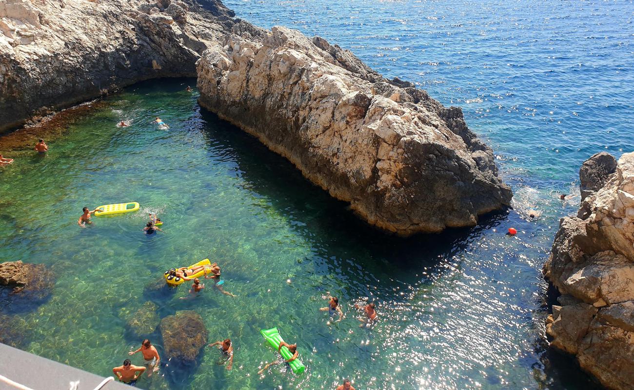 Foto de Grotta Gattulla beach con hormigón superficie