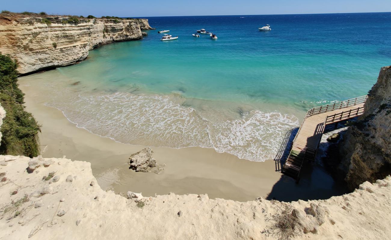 Foto de Spiaggia di Mulino D'Acqua con arena brillante superficie