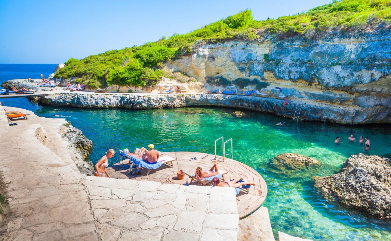 Foto de Grotta delle Pupe con hormigón superficie