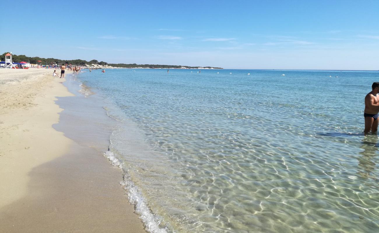 Foto de Spiaggia Alimini con brillante arena fina superficie