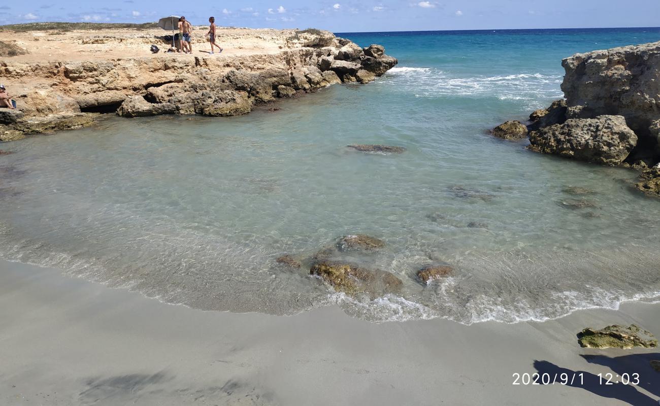 Foto de Caletta segreta con arena brillante superficie