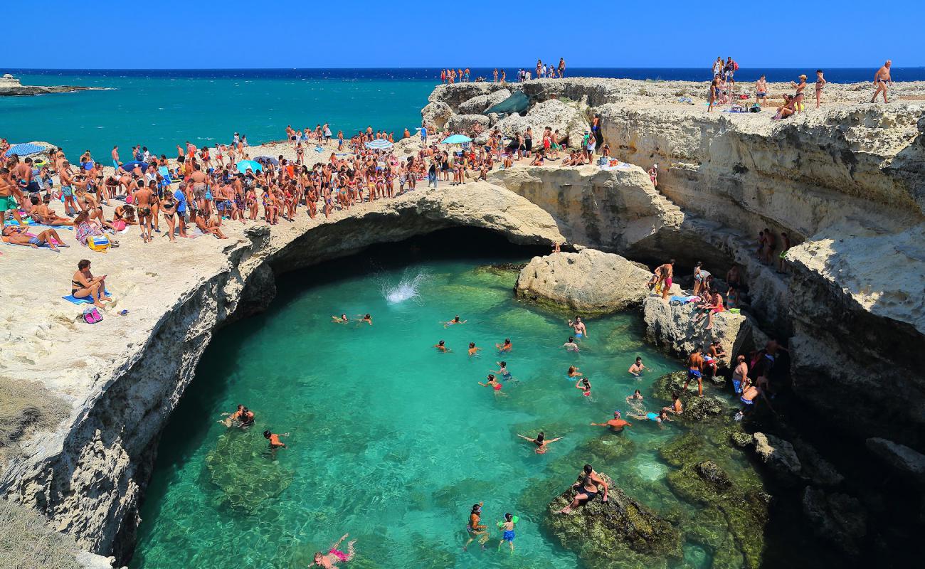 Foto de Grotta della Poesia con piedra superficie