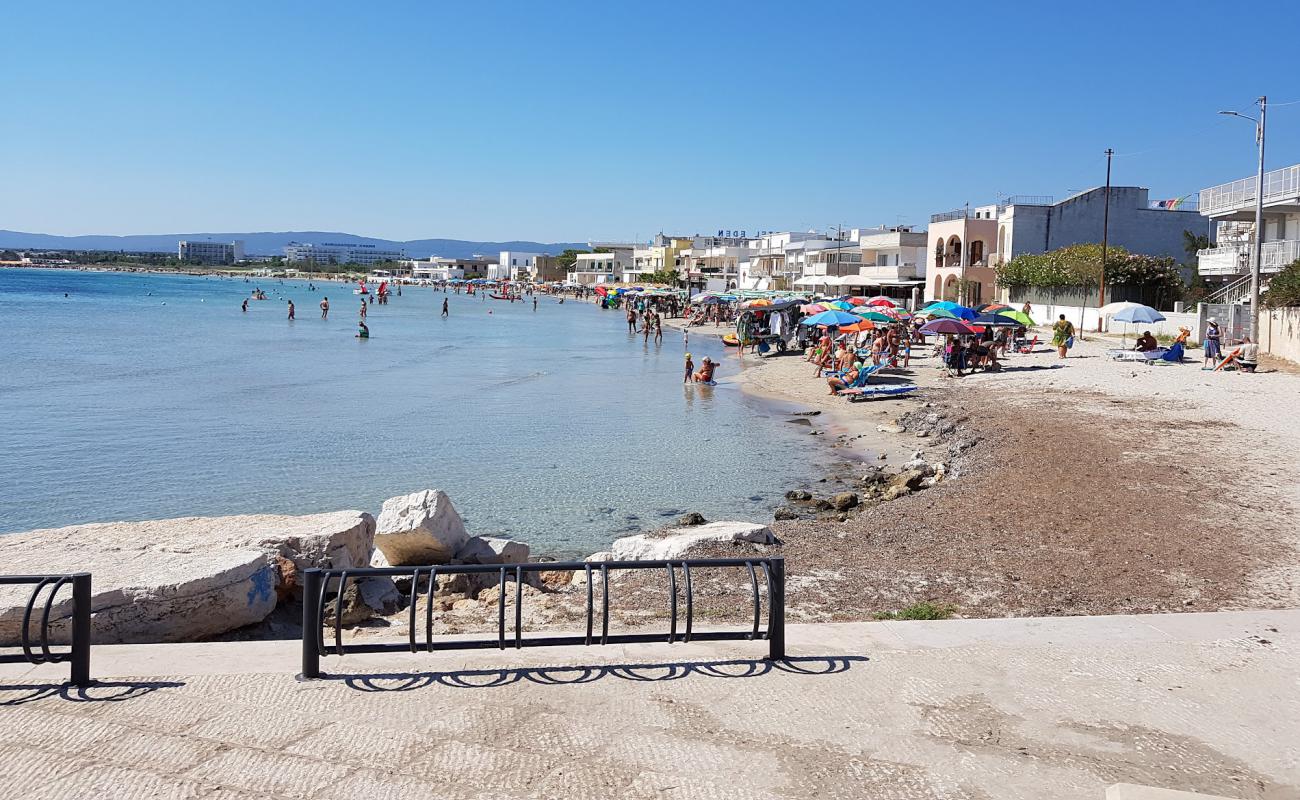 Foto de Spiaggia di Torre Canne con arena brillante superficie