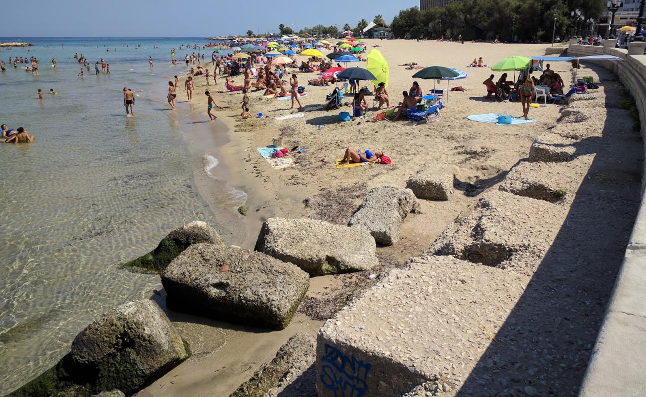 Foto de Spiaggia Pane e Pomodoro con arena brillante superficie