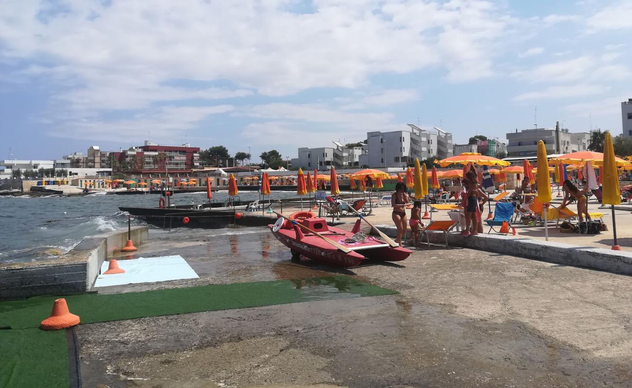 Foto de Lido Cala D'Oro beach con hormigón superficie