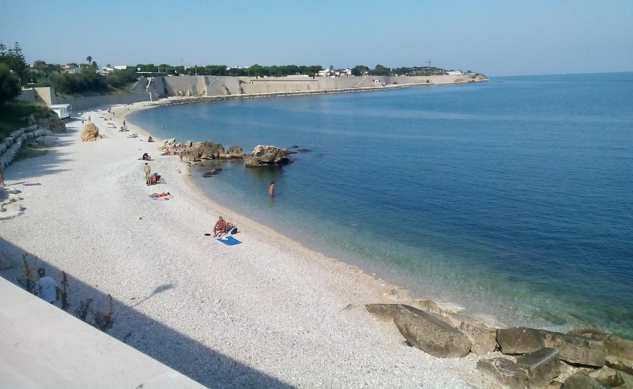 Foto de Salsello beach con guijarro gris superficie