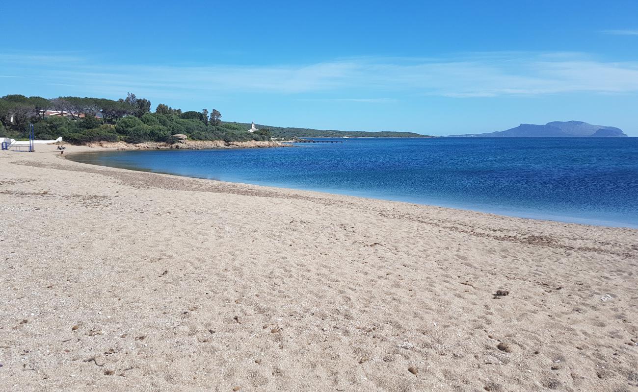 Foto de Lido del Sole con arena oscura superficie