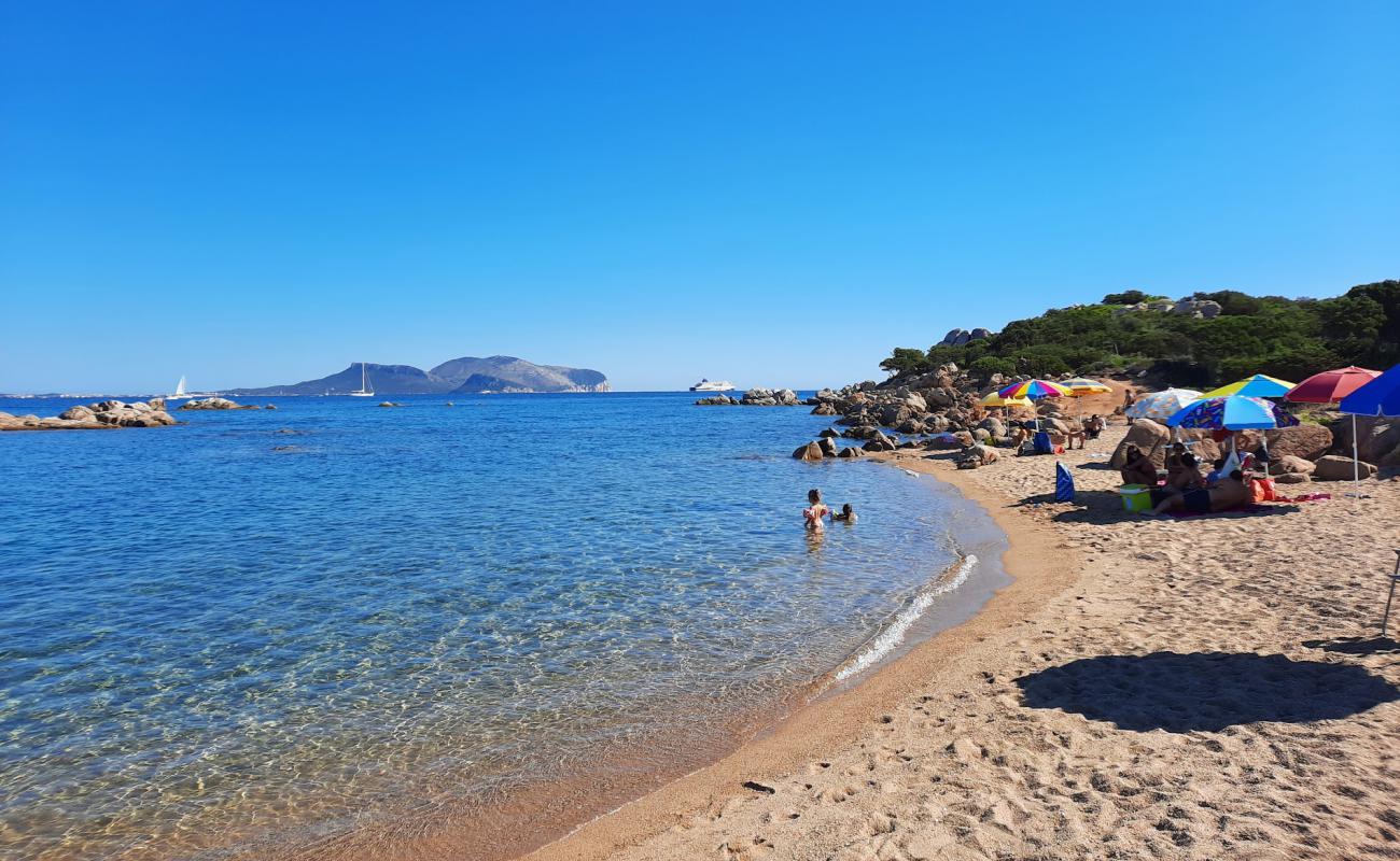 Foto de Playa Poltu Manzu con arena oscura superficie