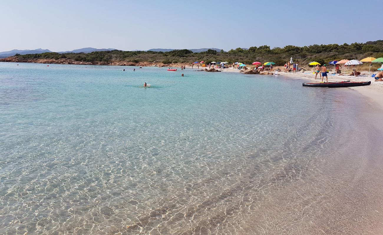 Foto de Spiaggia delle tre sorelle con brillante arena fina superficie