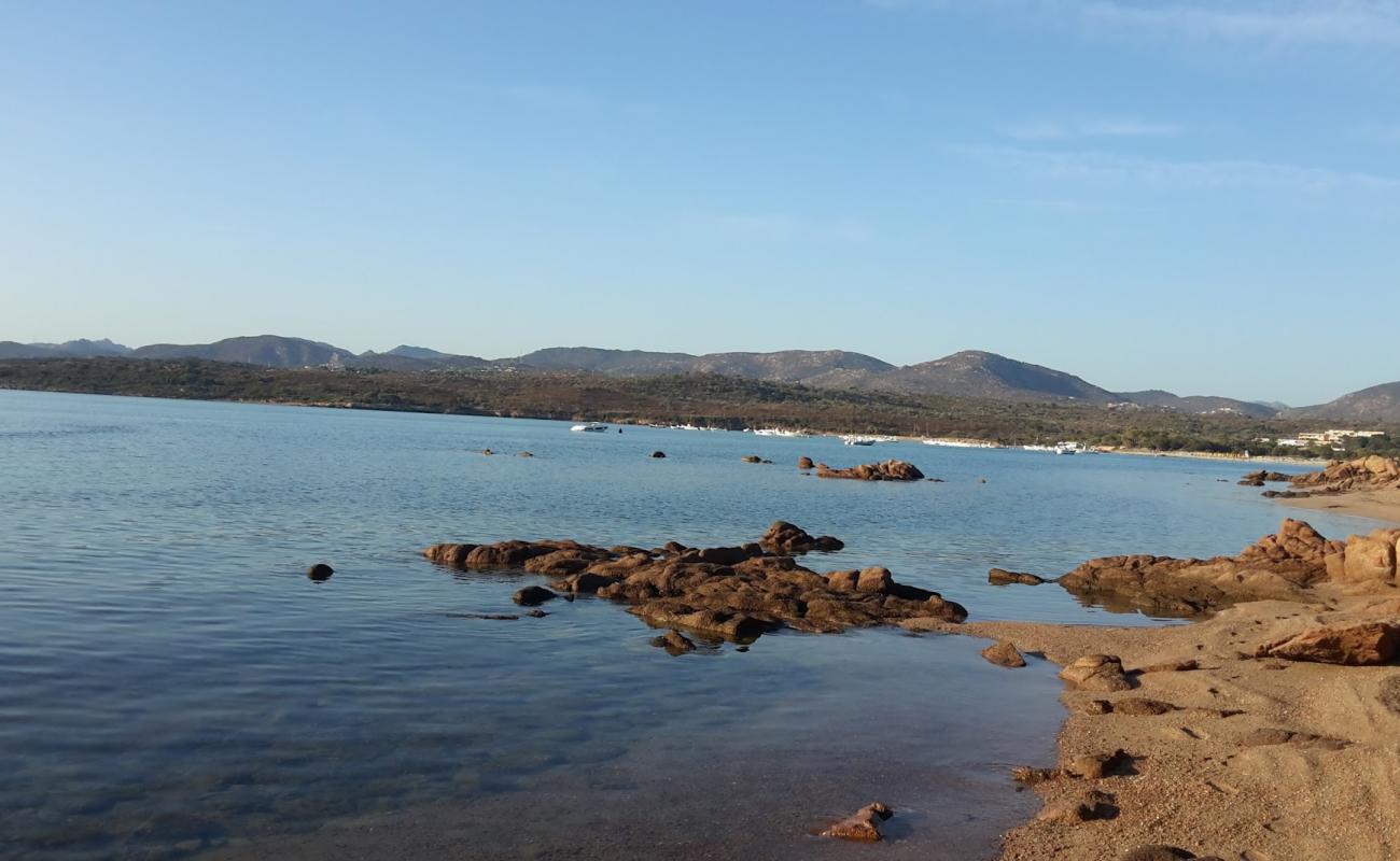 Foto de Spiaggia Lauretta con arena oscura superficie