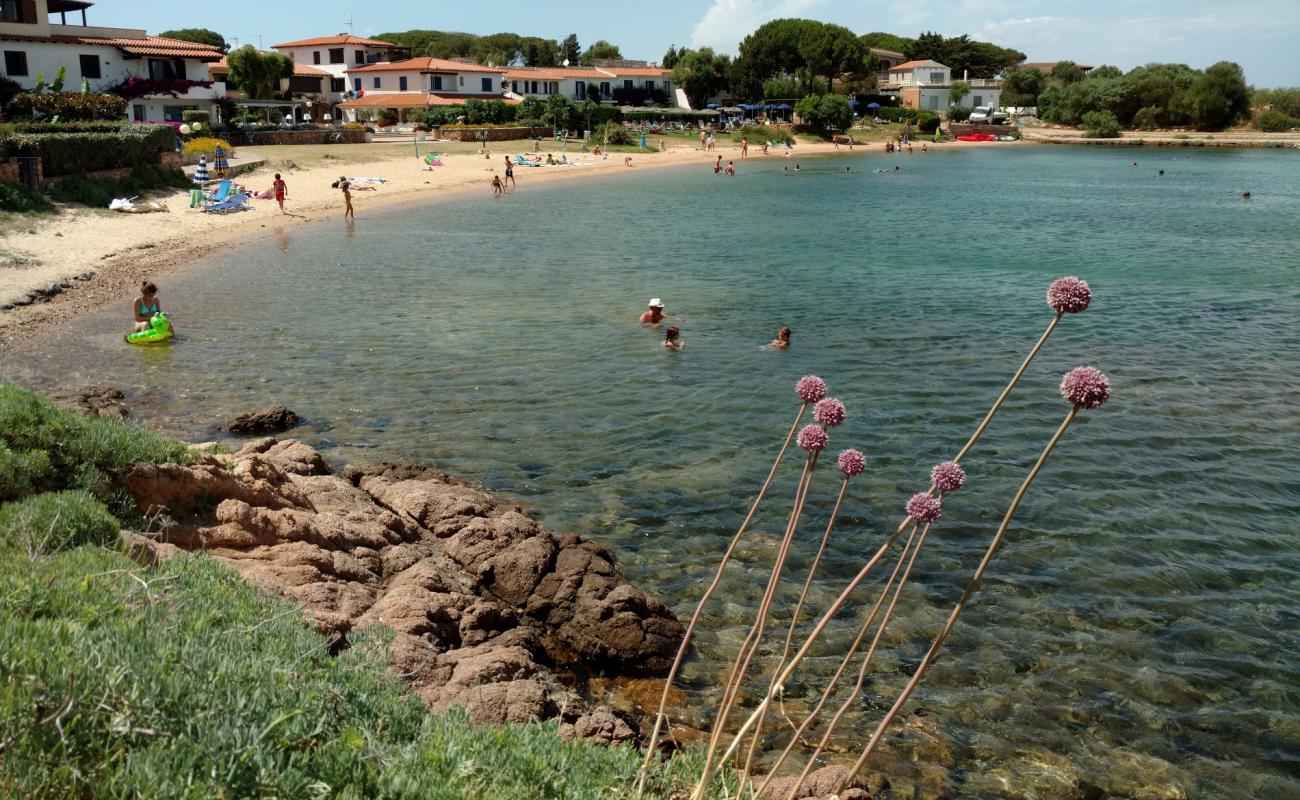 Foto de Porto San Paolo II con arena oscura superficie