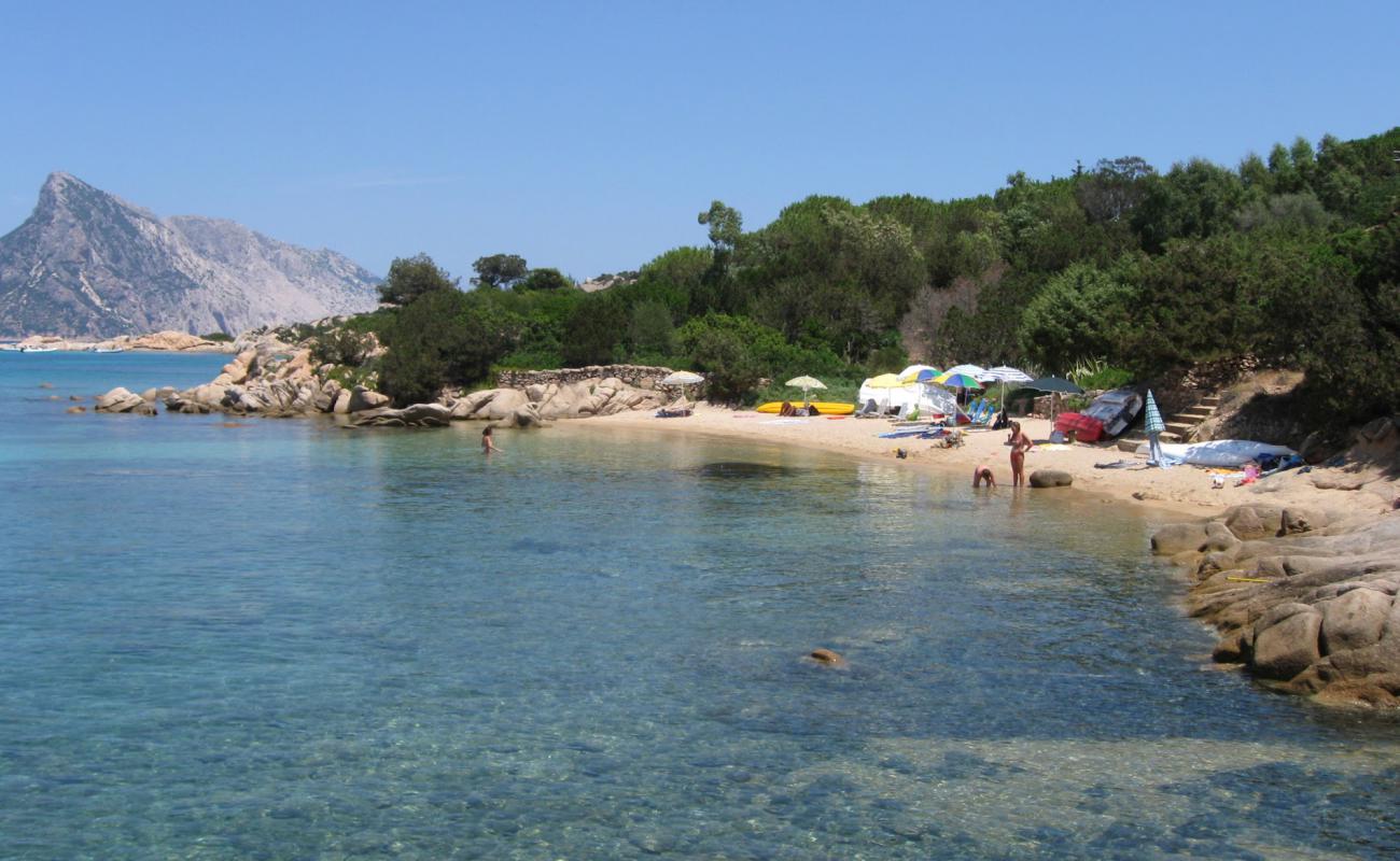 Foto de Spiaggia dei Tori con arena oscura superficie