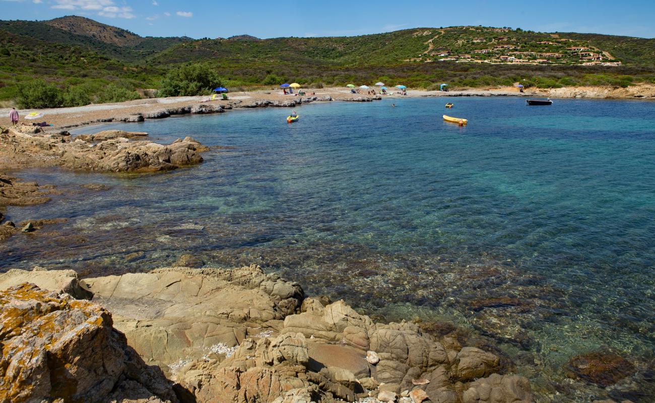 Foto de Li Marini beach con arena fina y guijarros superficie