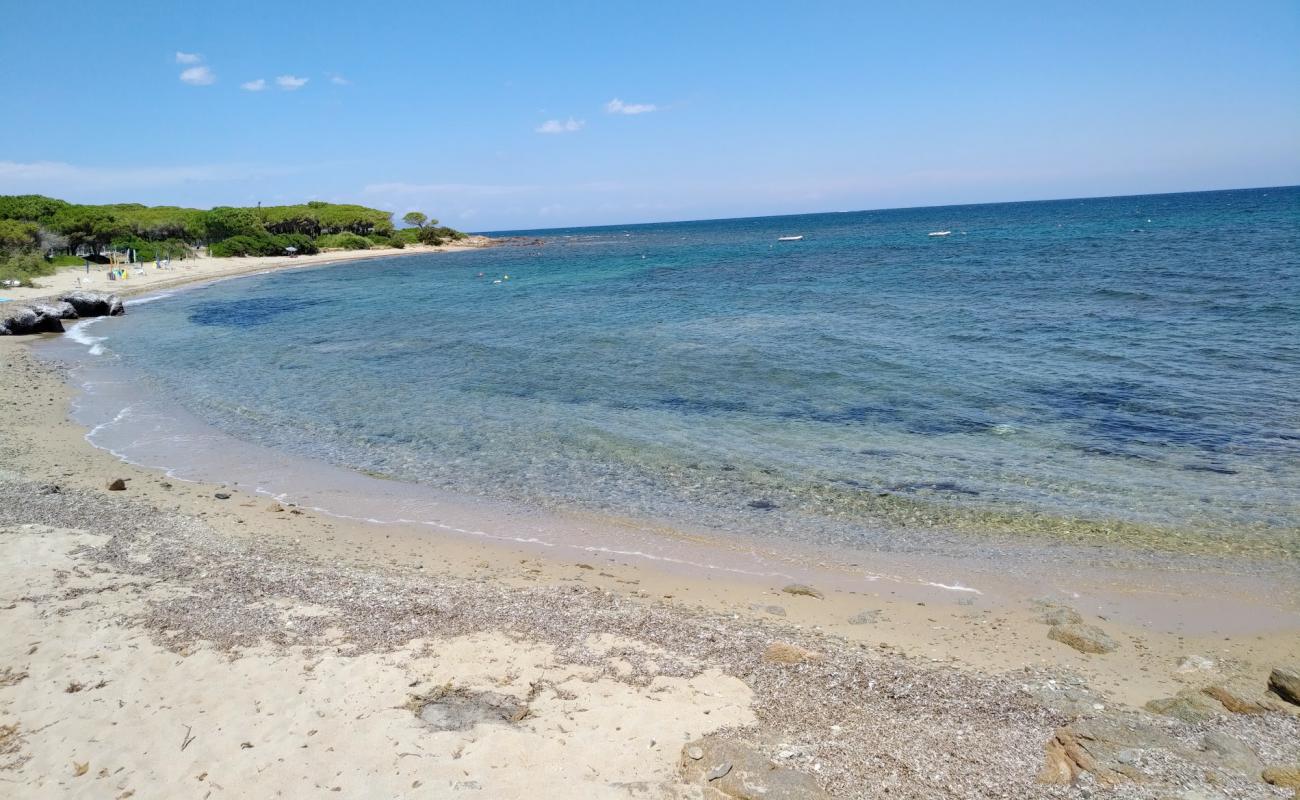 Foto de Baia Sant'Anna con arena/piedras marrón superficie