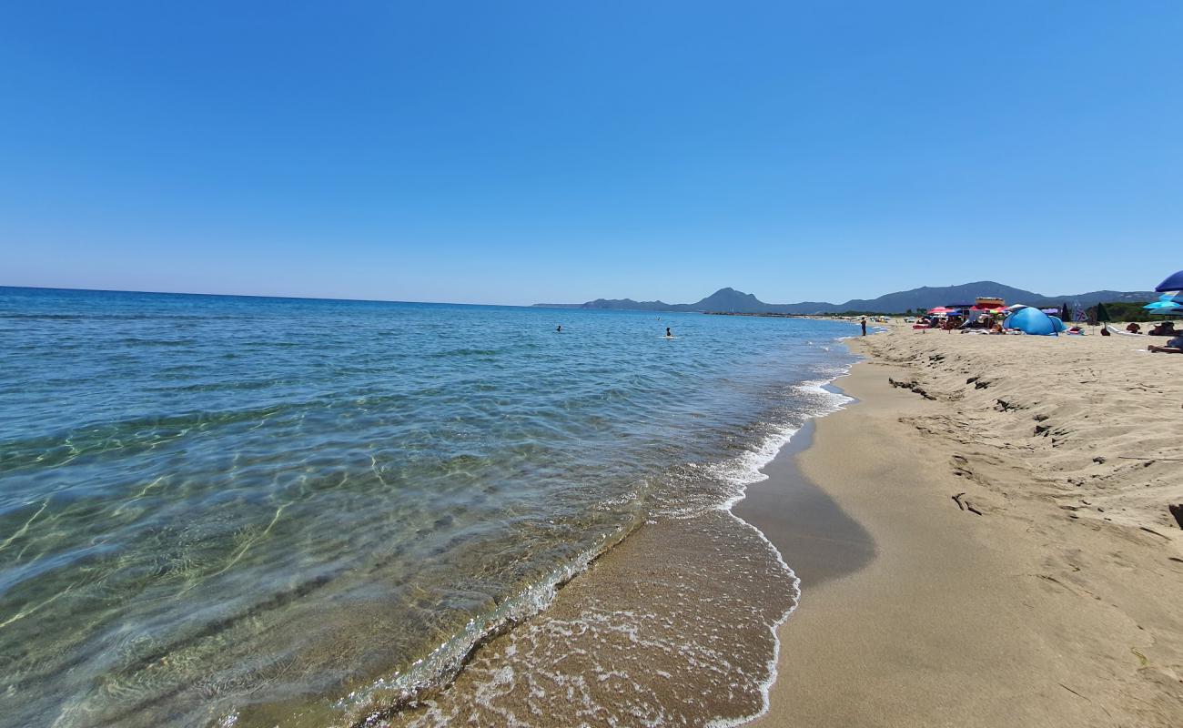 Foto de Spiaggia di Colostrai con brillante arena fina superficie