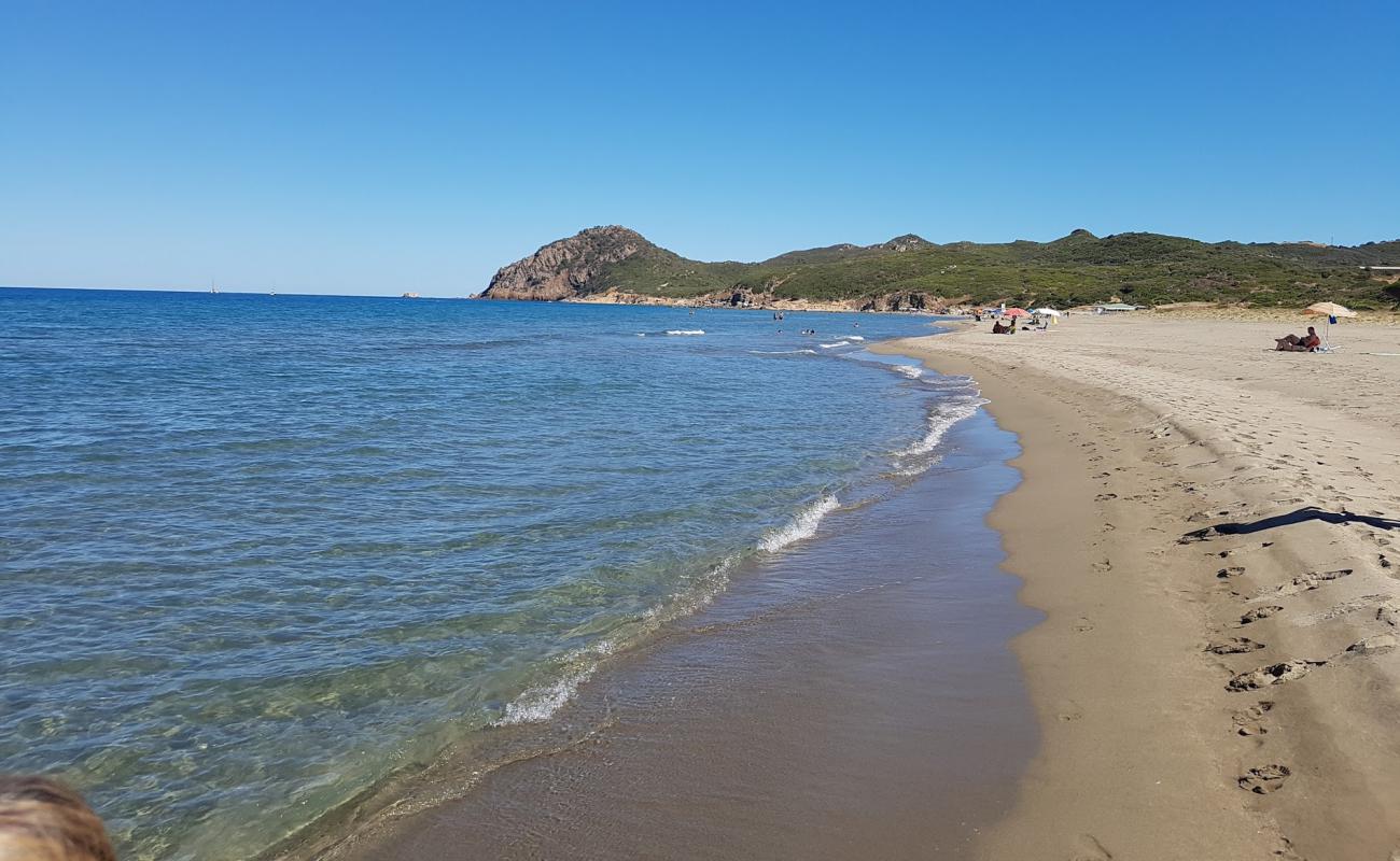 Foto de Spiaggia di Feraxi con brillante arena fina superficie