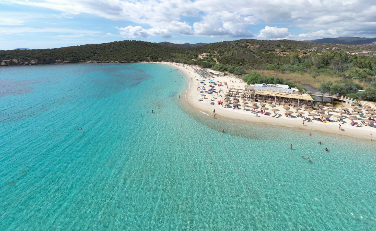 Foto de Playa de Tuerredda con brillante arena fina superficie