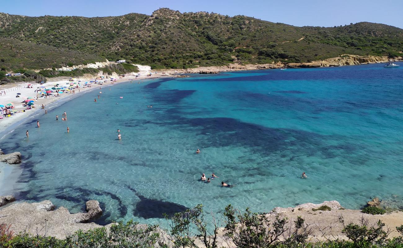 Foto de Spiaggia di Piscinni con brillante arena fina superficie