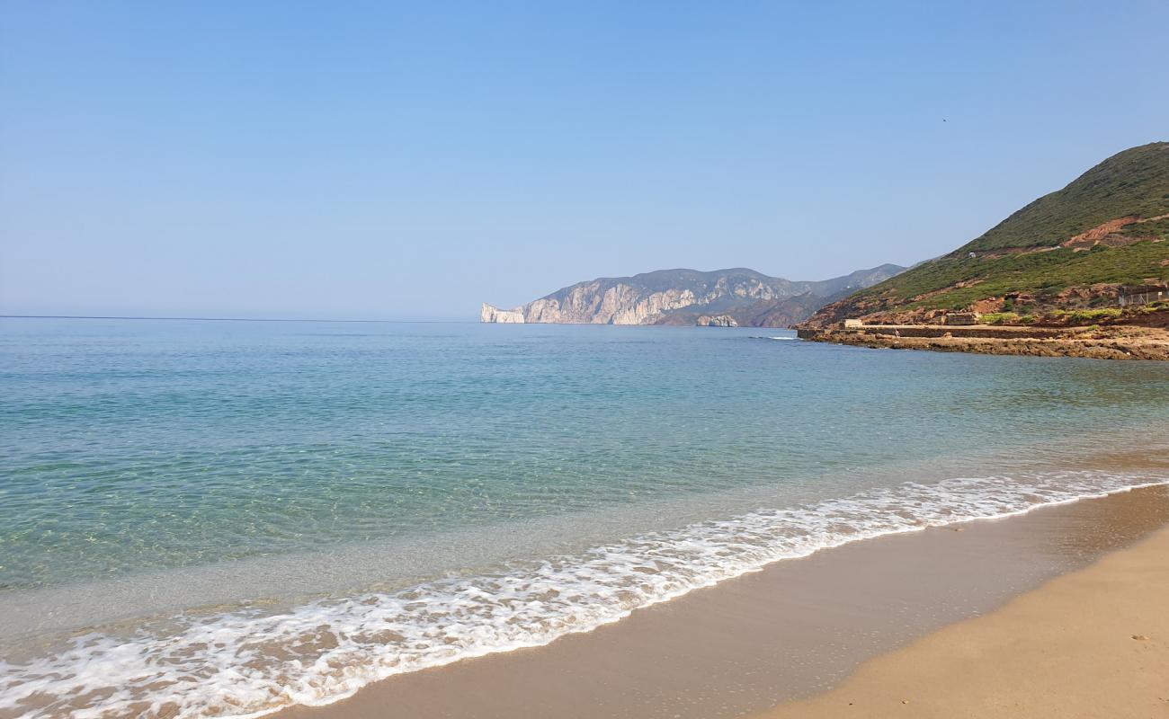 Foto de Playa de Fontanamare con brillante arena fina superficie