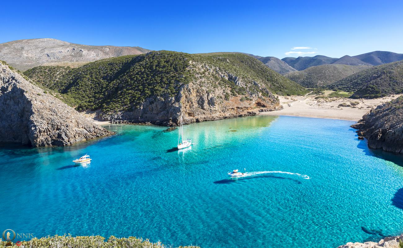 Foto de Playa Cala Domestica con brillante arena fina superficie