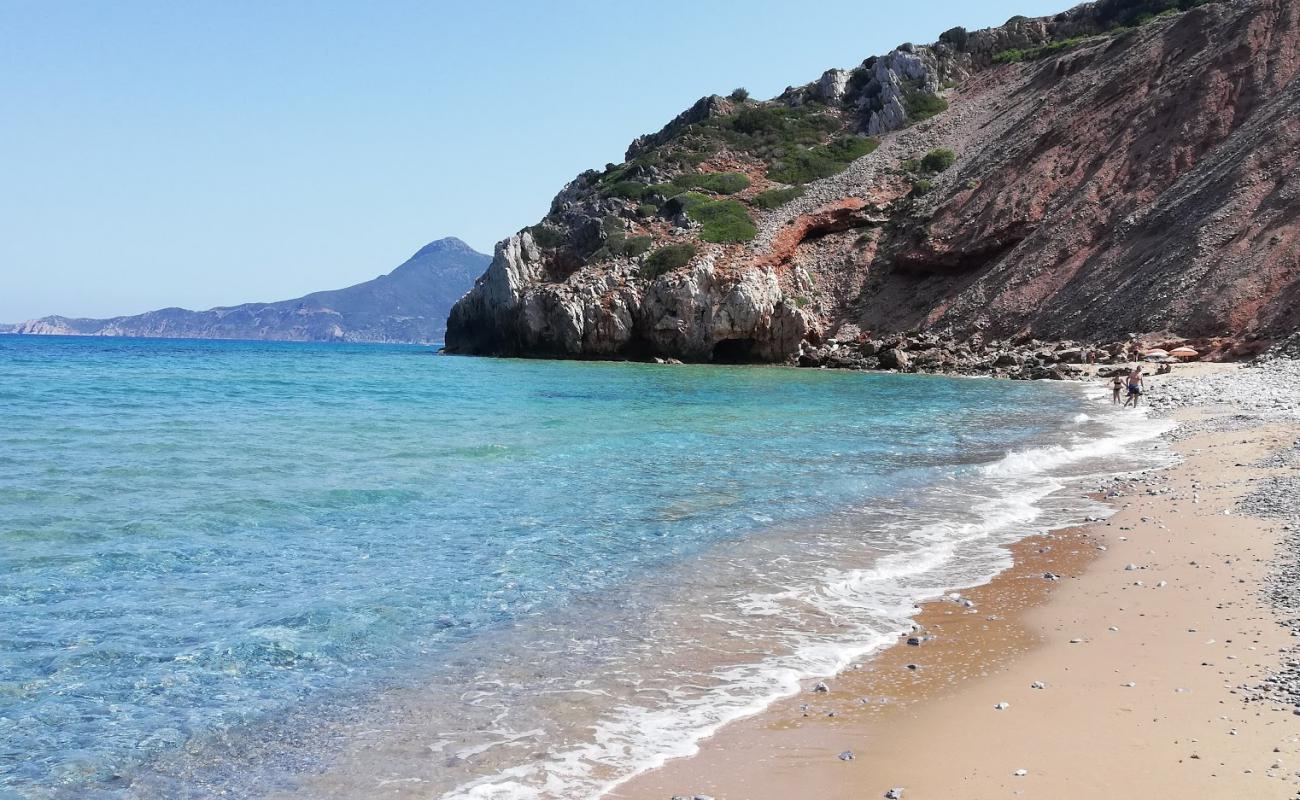 Foto de Spiaggia Di Buggerru con arena brillante superficie