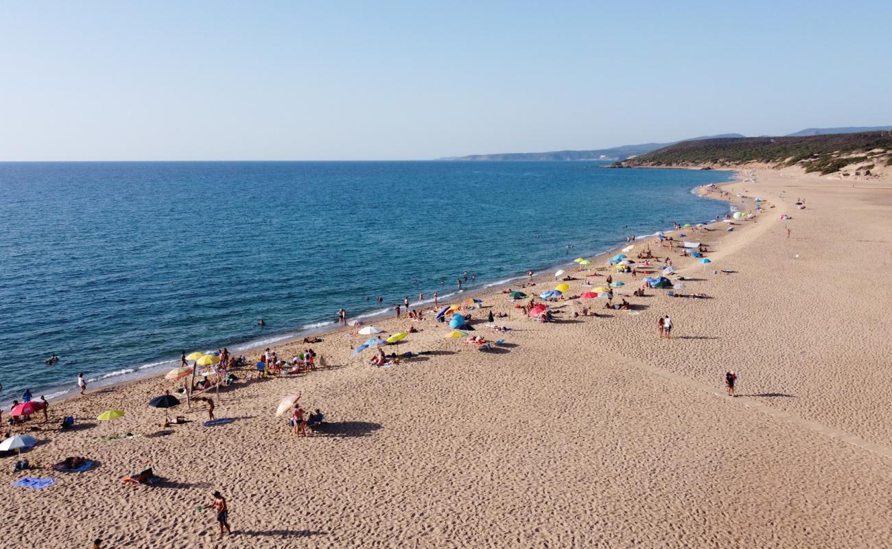 Foto de Playa Piscinas con brillante arena fina superficie