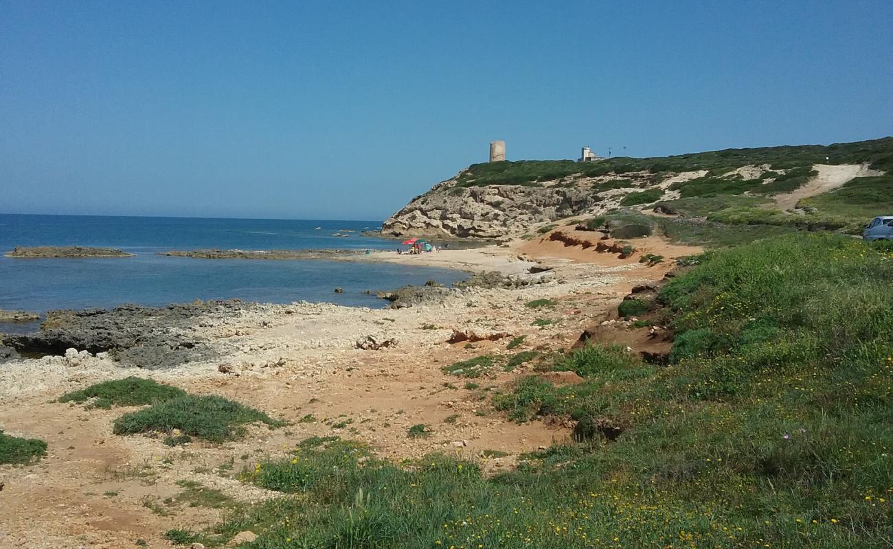 Foto de Cala di Matta con arena brillante y rocas superficie