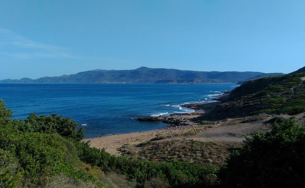 Foto de Spiaggia S'Umbra con arena brillante superficie