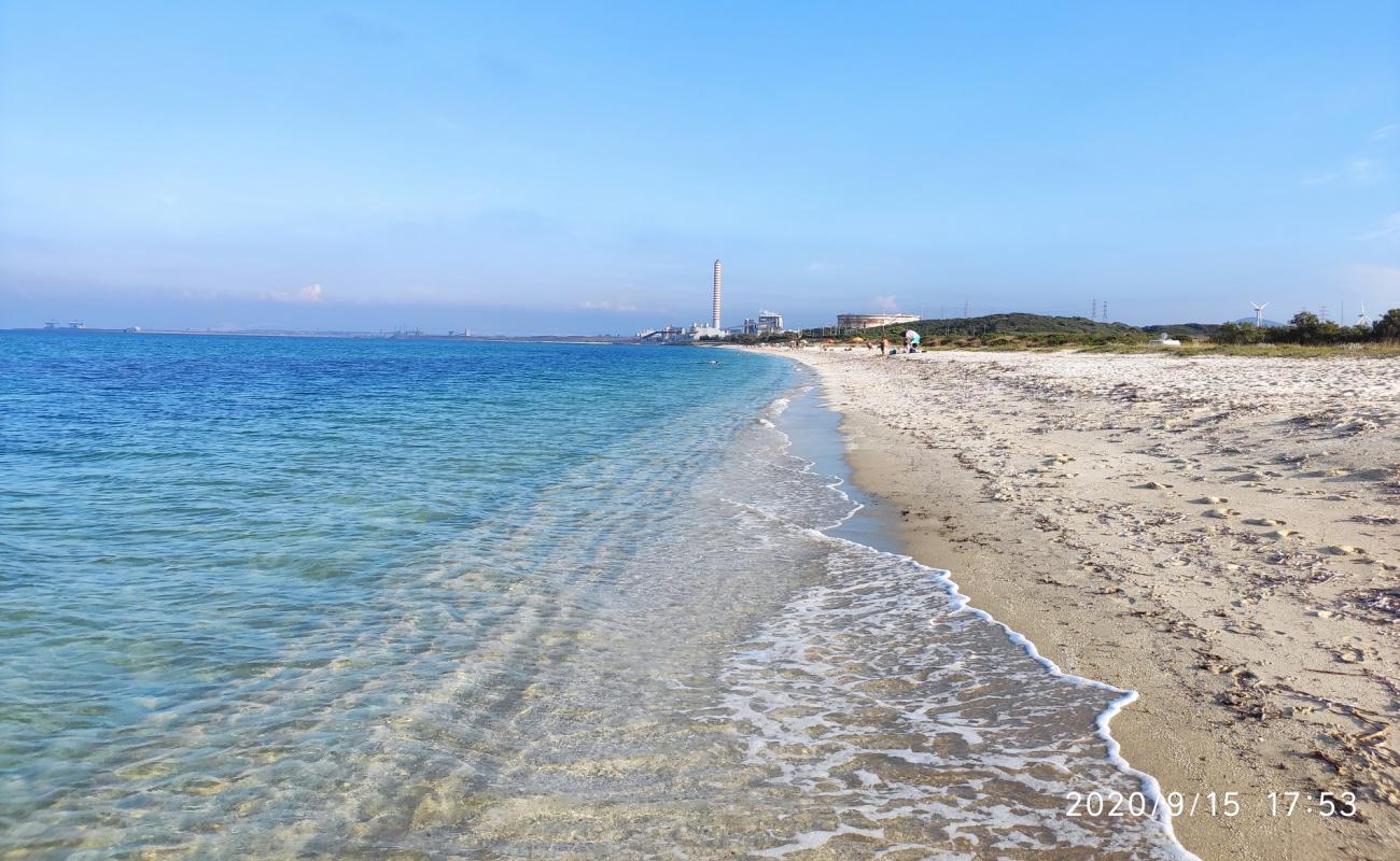 Foto de Spiaggia di Stagno di Pilo con arena brillante superficie