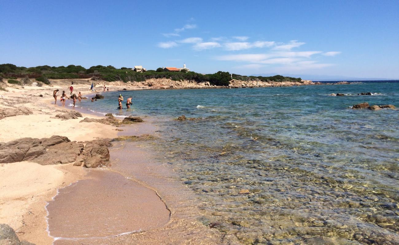 Foto de Spiaggia San Silverio con arena/guijarros negro superficie