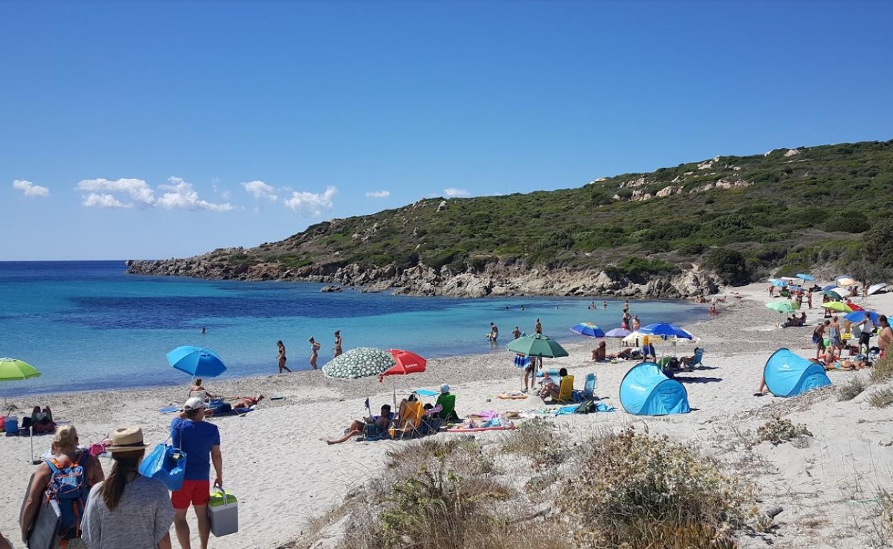 Foto de Spiaggia Lu Pultiddolu con arena brillante superficie