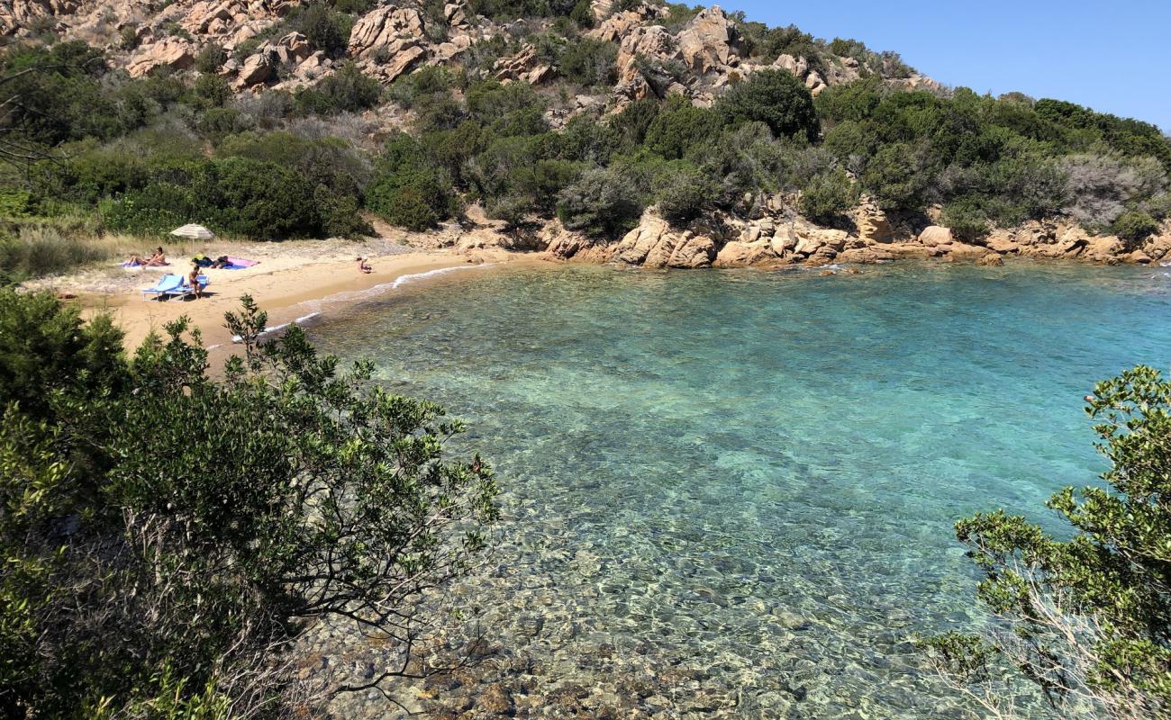 Foto de Punta Cardinalino con arena brillante superficie