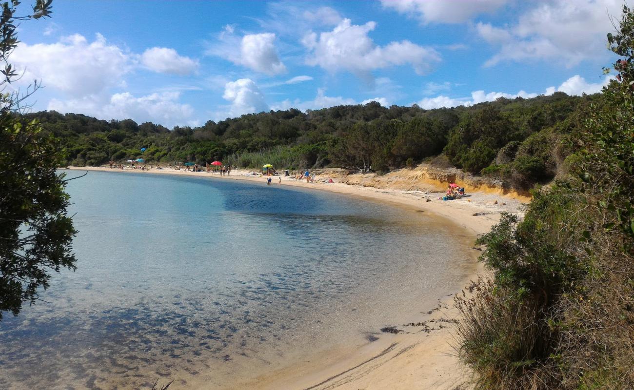 Foto de Cala L'Ulticeddu con guijarro fino claro superficie