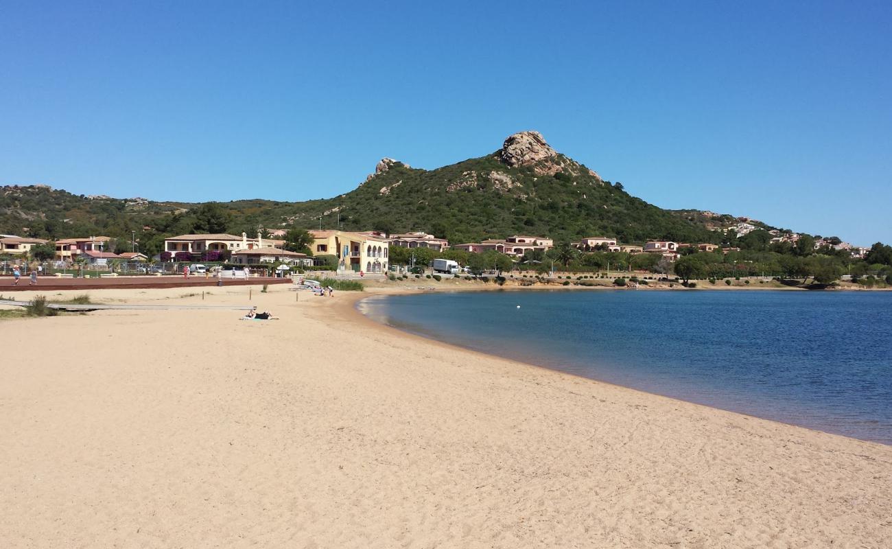 Foto de Playa de Cannigione con guijarro fino claro superficie