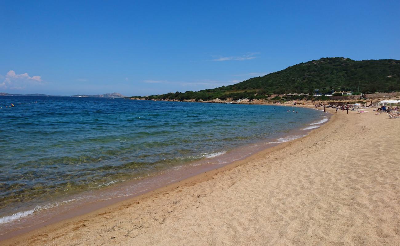 Foto de Spiaggia delle Saline con guijarro fino claro superficie