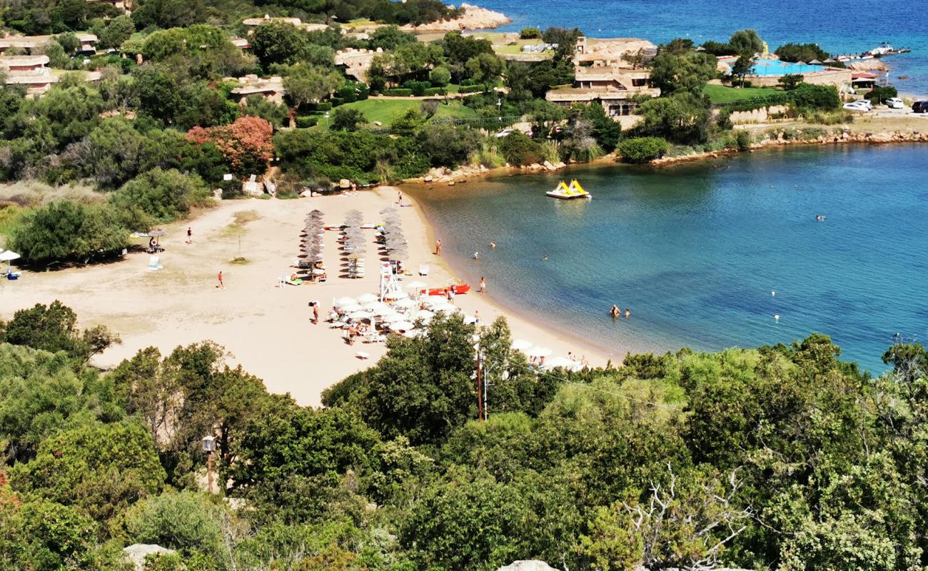 Foto de Spiaggia Liscia di Vacca con guijarro fino claro superficie