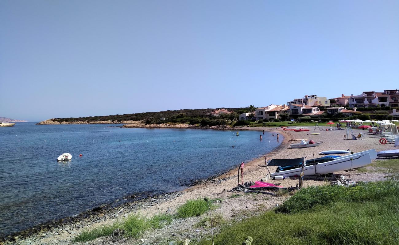 Foto de Spiaggia Cala del Faro con arena fina y guijarros superficie