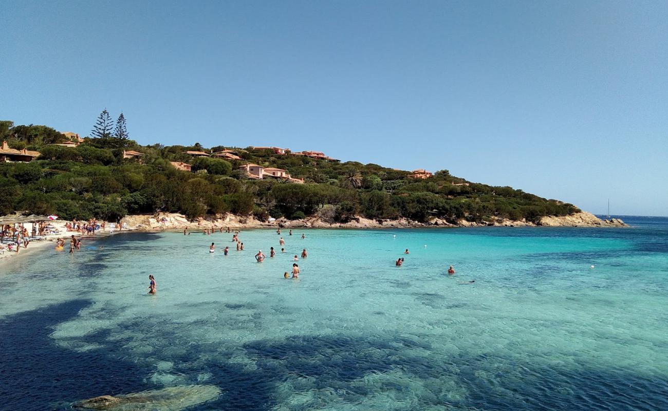 Foto de Spiaggia Cala Granu con arena blanca superficie