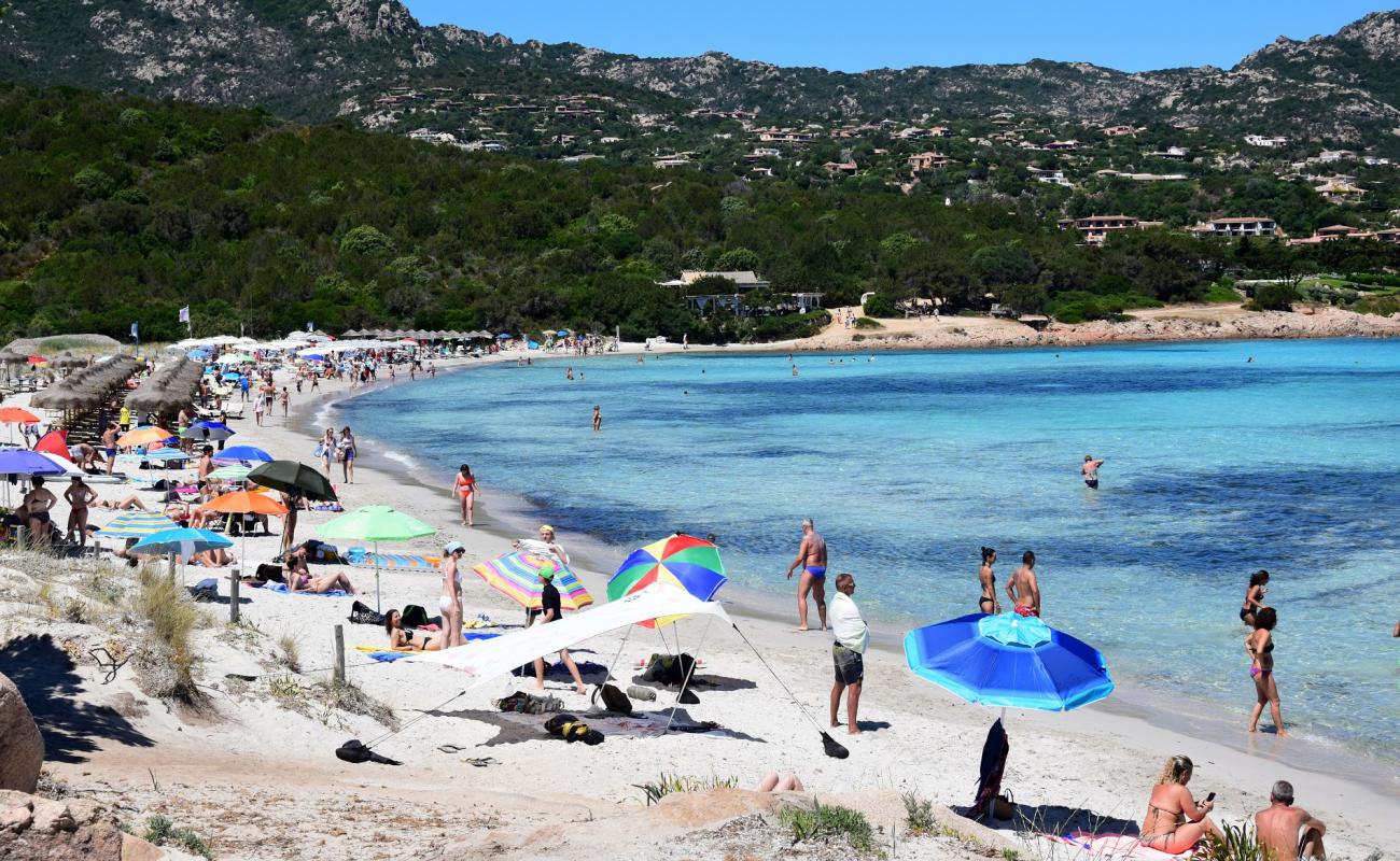 Foto de Spiaggia Piccolo Pevero con arena brillante superficie