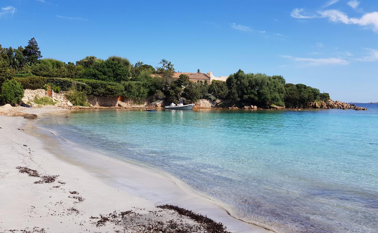 Foto de Spiaggia Piccolo Romazzino con arena brillante superficie