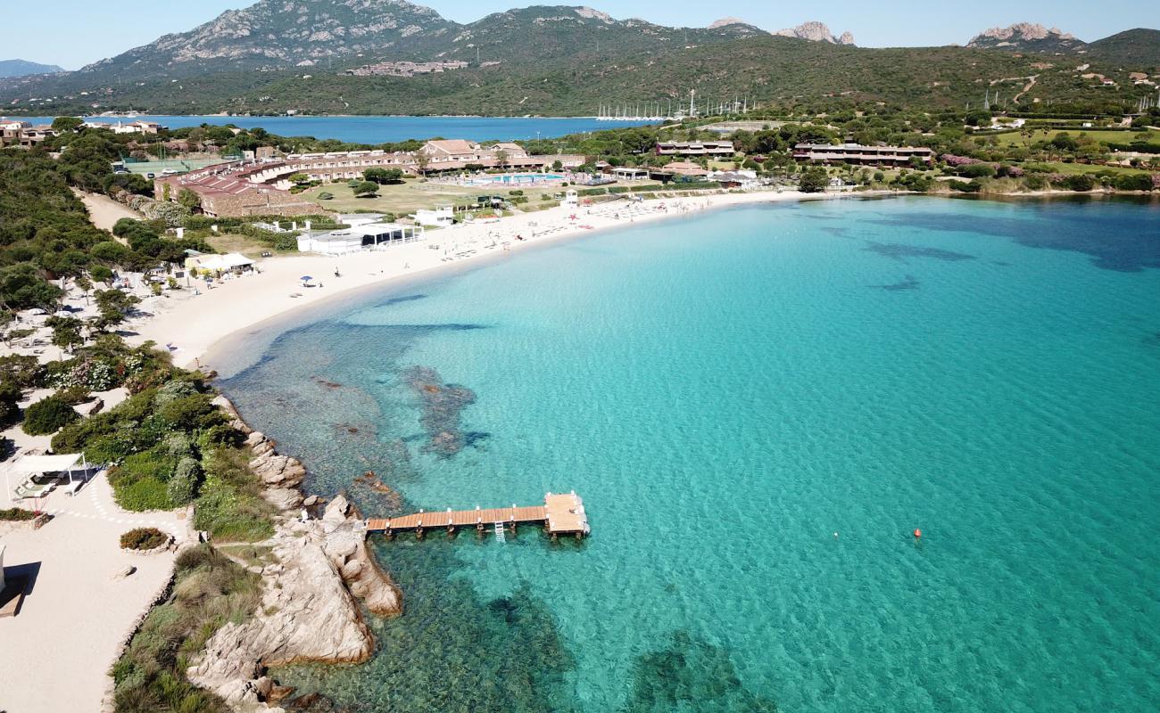 Foto de Playa Ira con brillante arena fina superficie