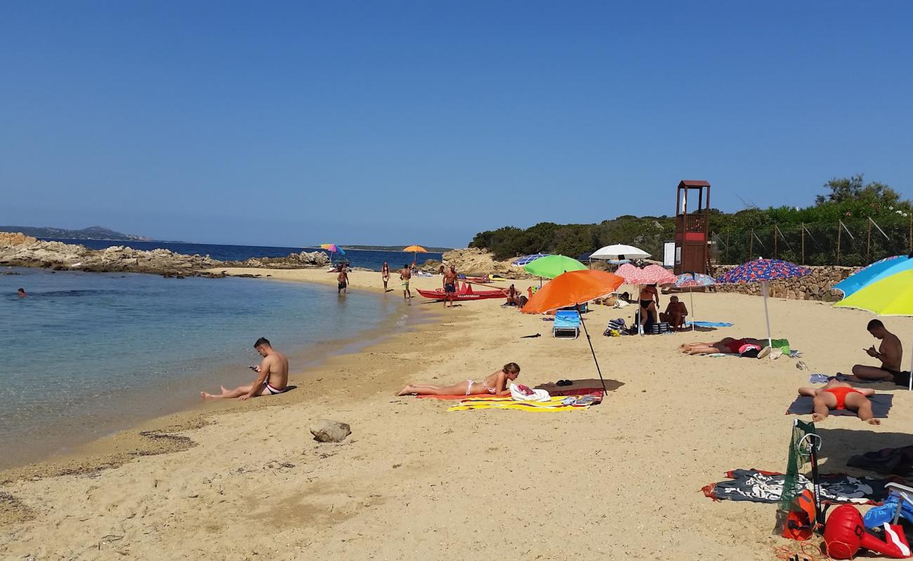 Foto de Spiaggia Punta Volpe con arena brillante superficie