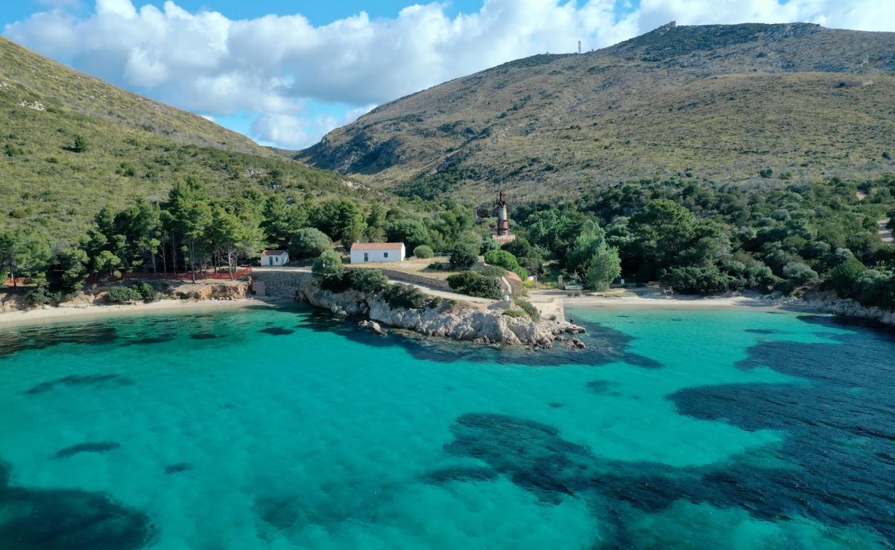 Foto de Spiaggia dei Baracconi con arena fina y guijarros superficie