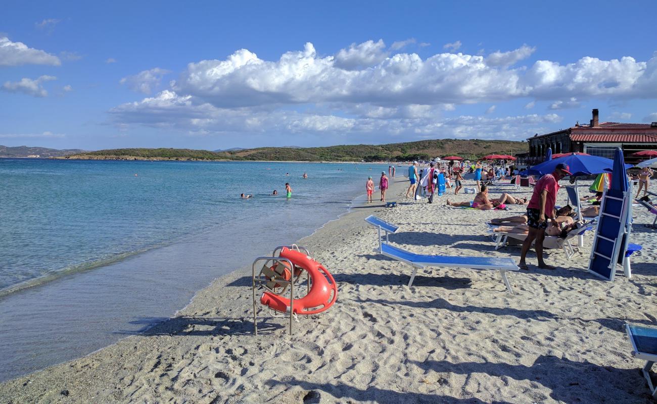 Foto de Playa de Pittulongu con arena brillante superficie