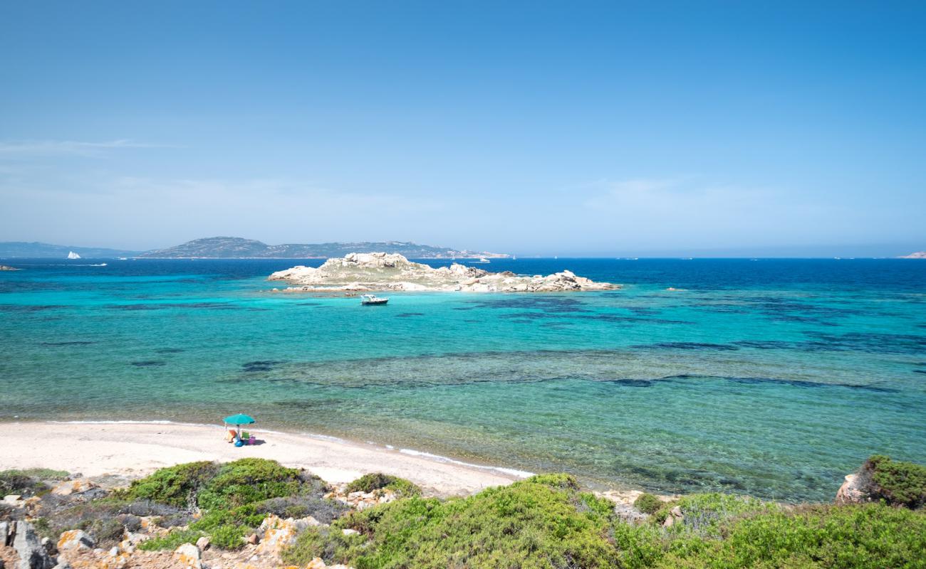 Foto de Sole Mare Beach con guijarro fino claro superficie